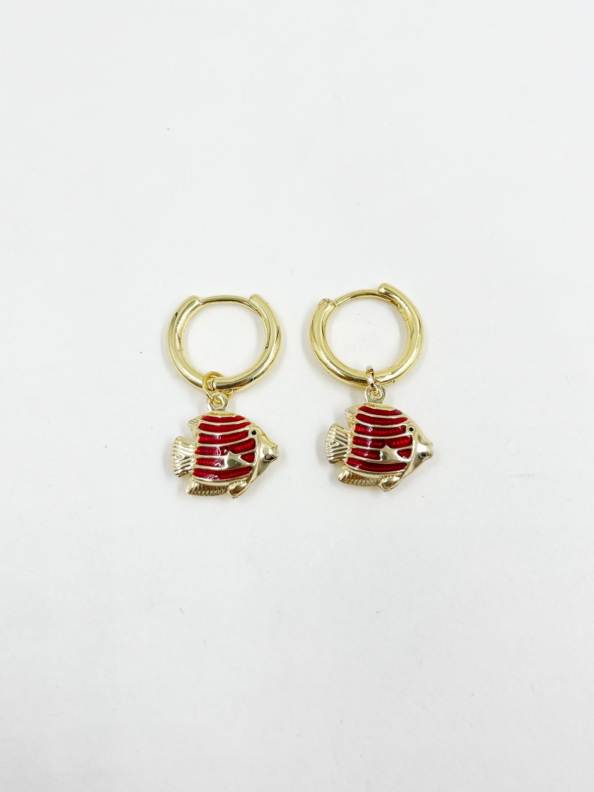 aretes de rodio con dijes pintados y lacados – Largo 3.5 cm<