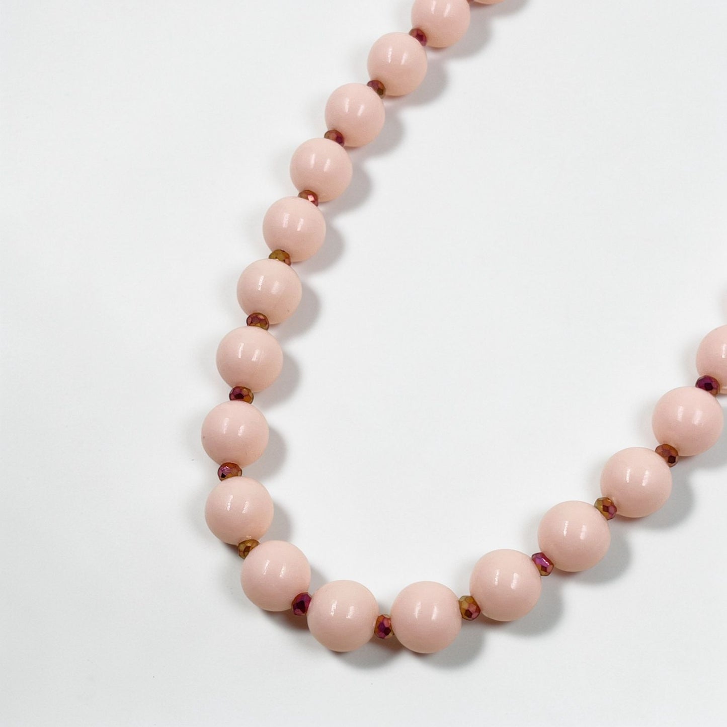 Collar Chicle Pink con esferas mate y muranos irisados ajustable