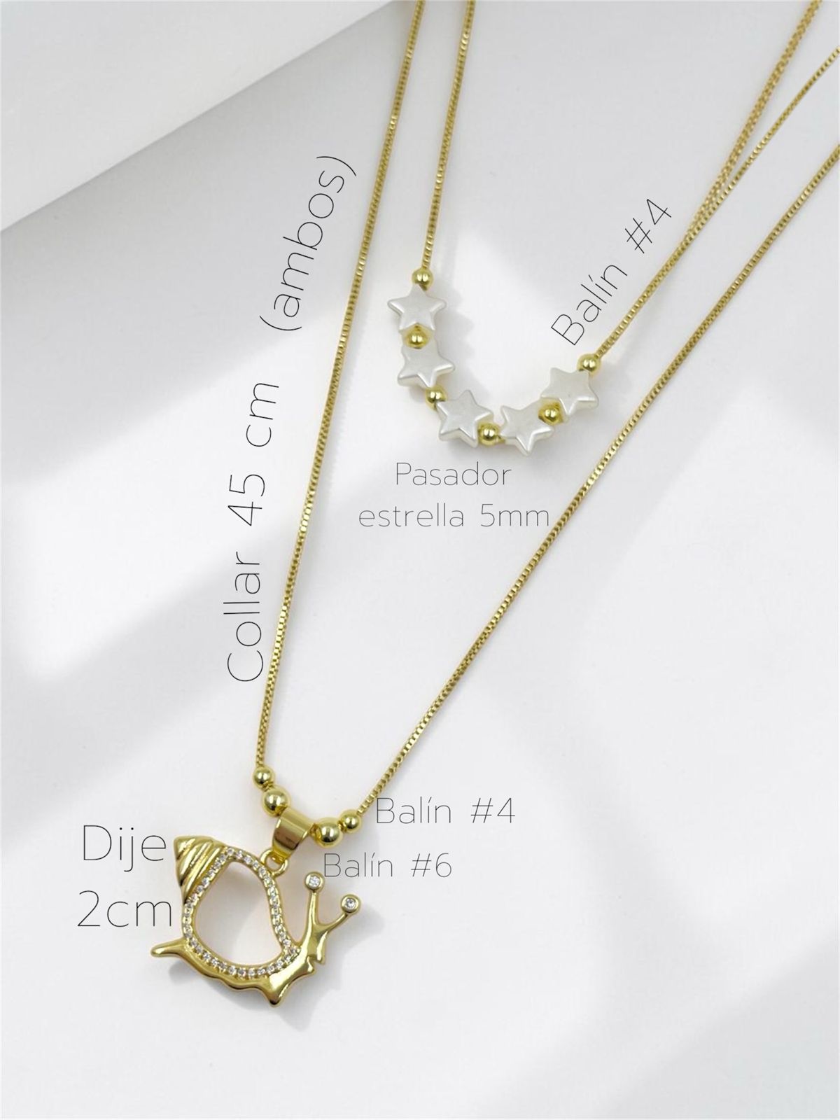 "Collar Caracol Brillante con estrellas acrílicas y balines dorados"
"Collar con dije caracol silueta rodinado y broche pico loro"