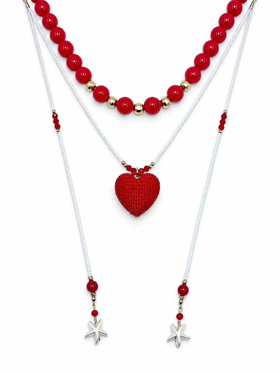 Collar Aurora Corazonada en tonos rojo, blanco y dorado, con diseño de choker y corbatín largo, detalles perlados y dije decorativo en el centro.