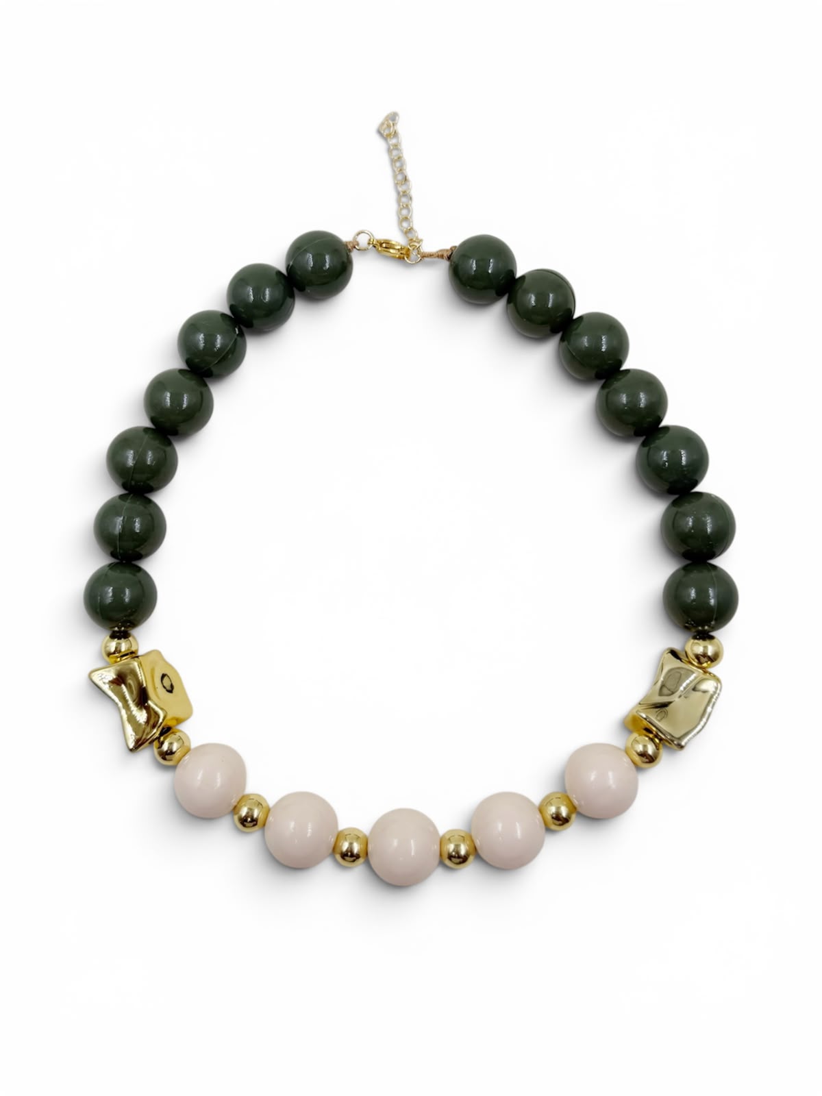 Collar Chunky Caramelo con esferas de diferentes tamaños, detalles de acabado orgánico y cierre ajustable para mujer.