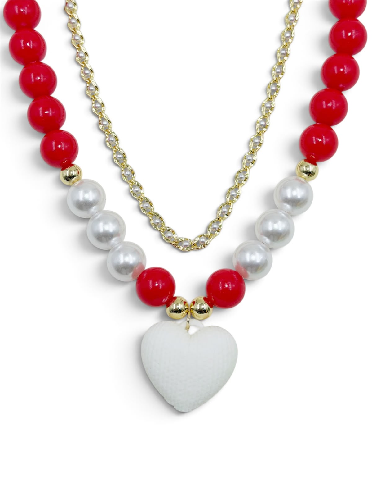 Set de dos collares con diseño en capas, cuentas en tonos amarillo y perla, y dije de corazón con relieve 3D.