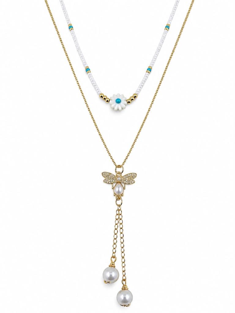 Set de dos collares en capas con detalle de flor, mariposa central y elementos colgantes.