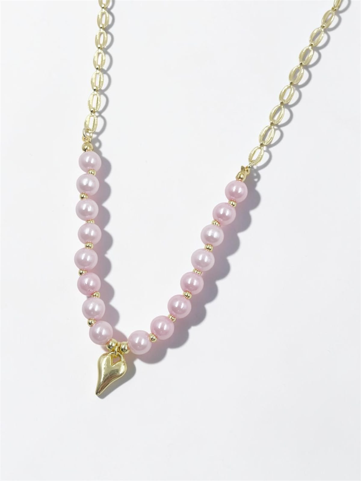 Collar Pearl Infinity Love con pequeñas pepas decorativas, separadores y dije de corazón para mujer.