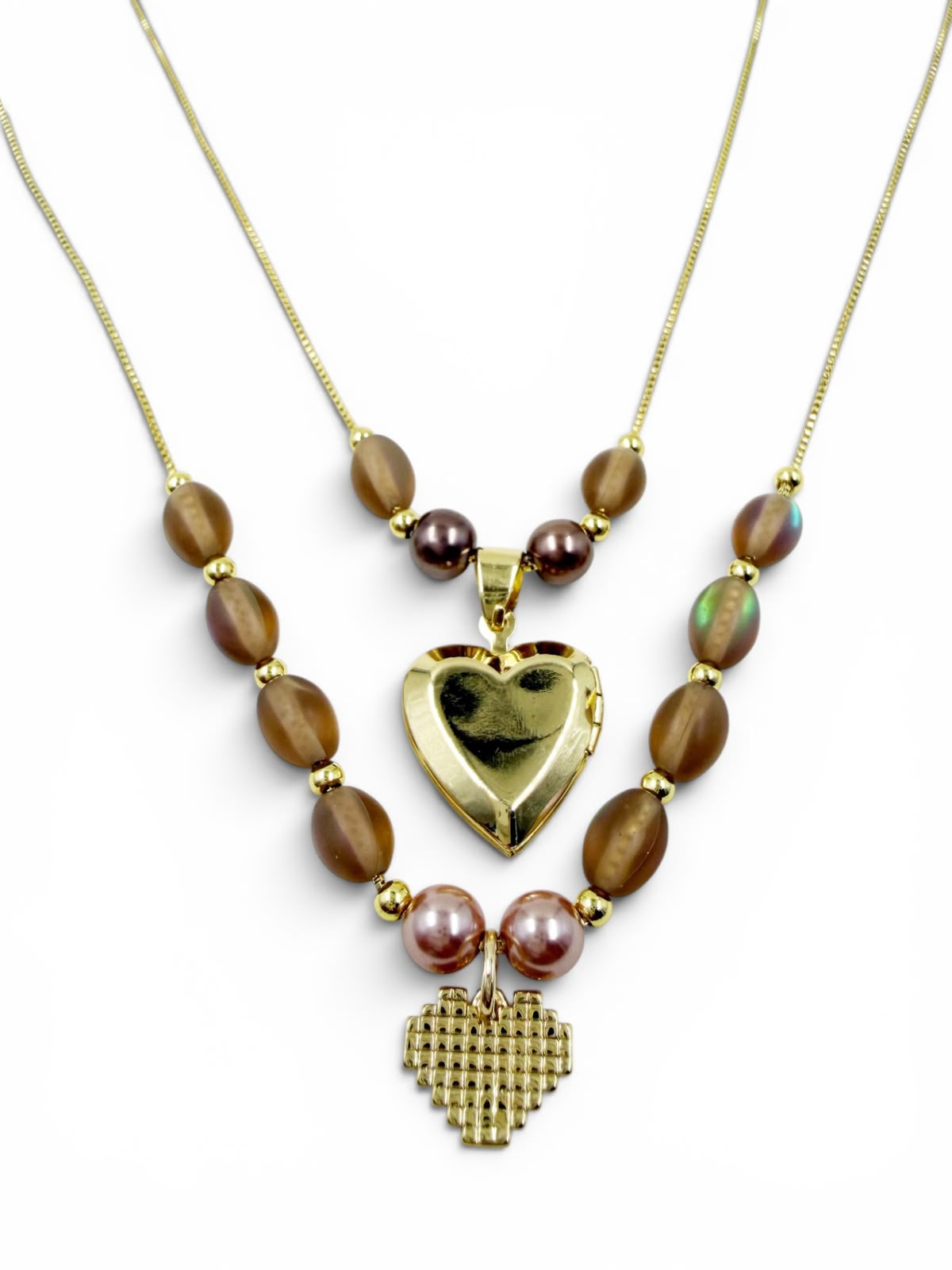 Collar de dos niveles con relicario de corazón dorado y detalles de cristales