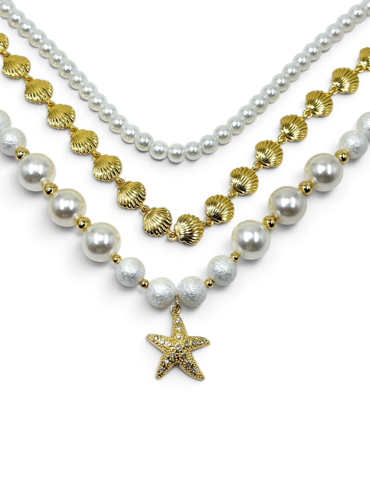 Set de tres collares Triple Euforia de Verano con detalles brillantes y dijes decorativos