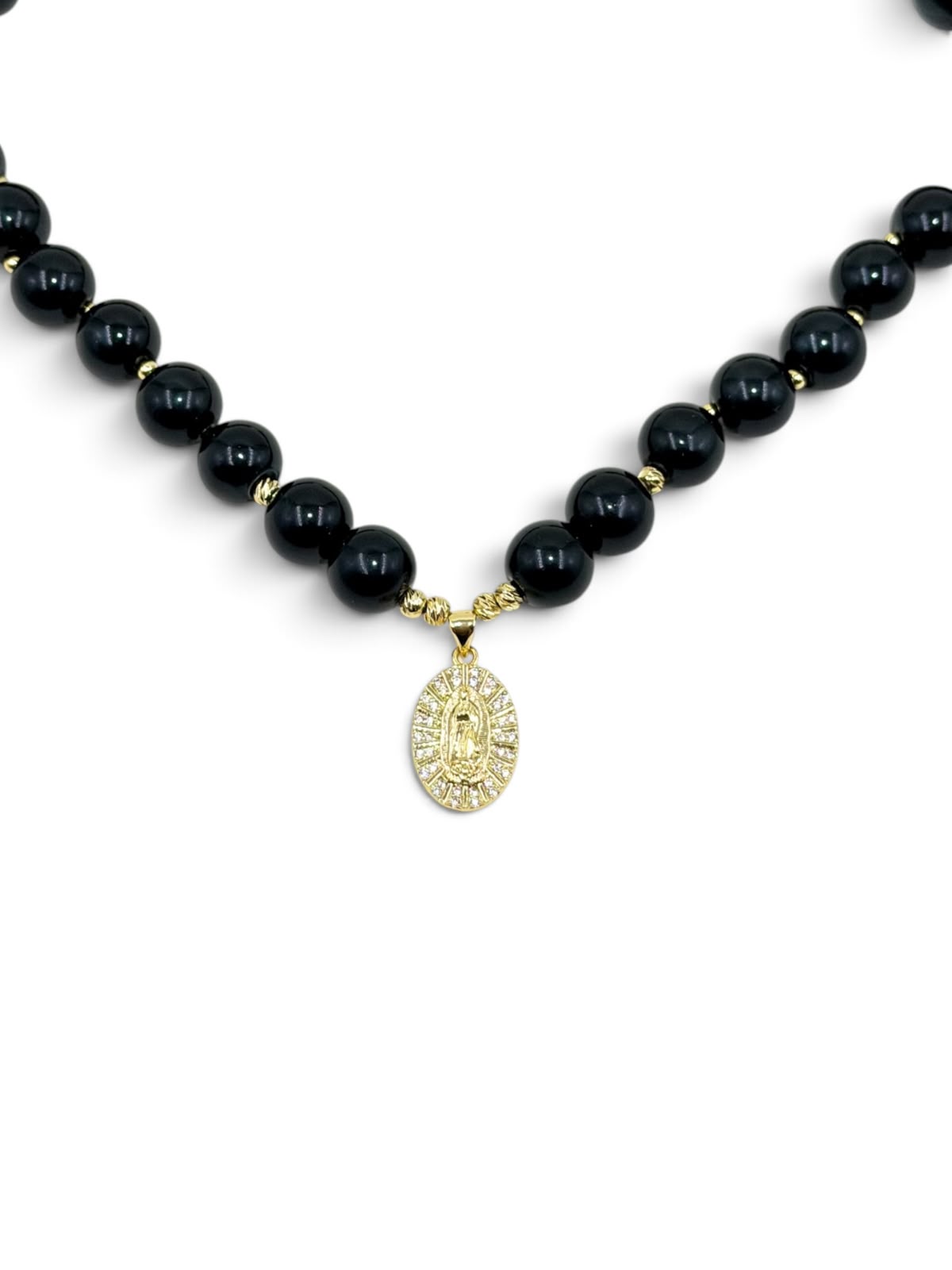 Collar Guadalupana Lux o Cruz con dije decorativo de diseño clásico y estilo elegante para mujer.