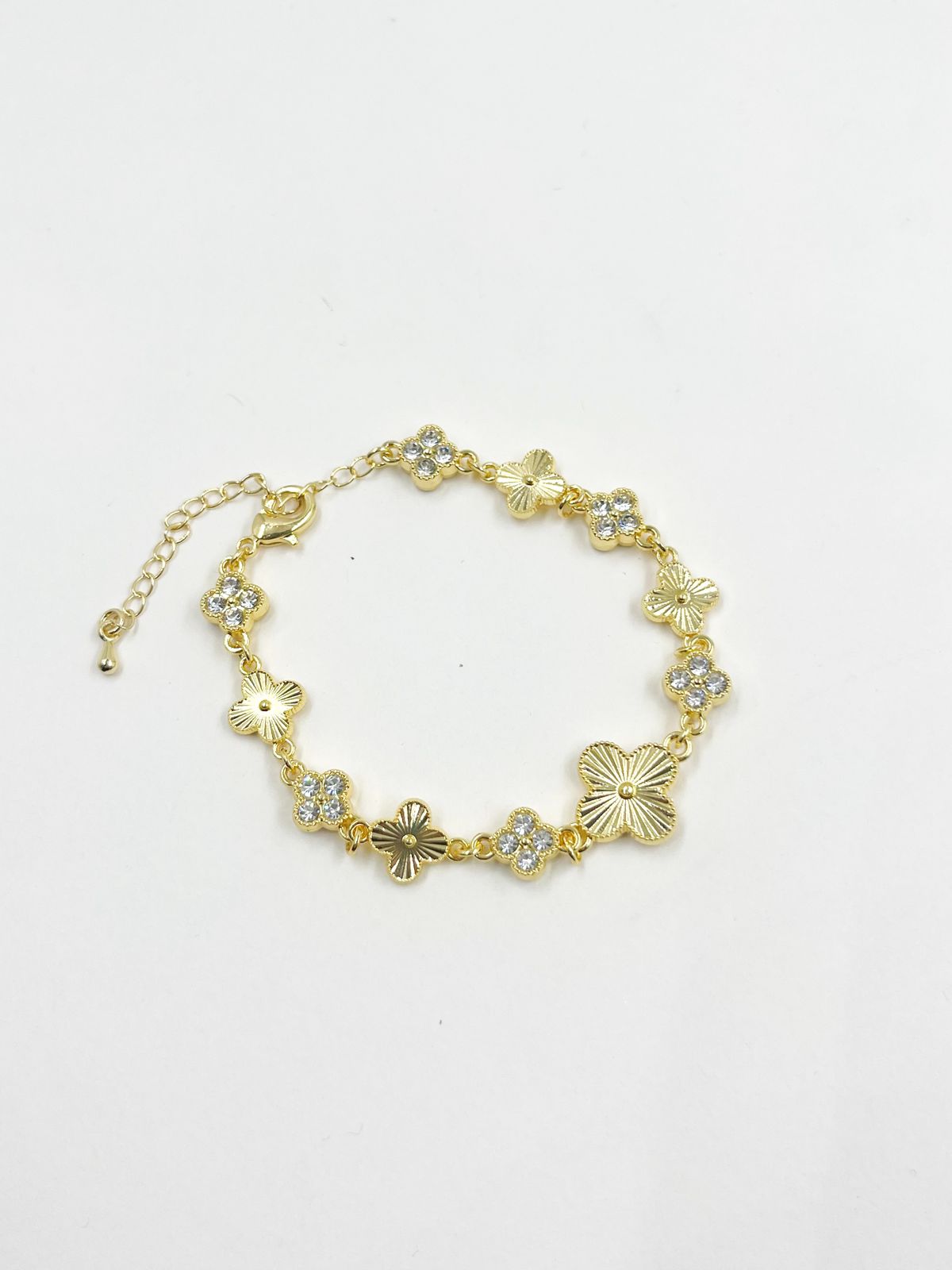 Pulsera en rodinado con incrustación de cristales en colores y tréboles dorados – Largo 17+5 cm