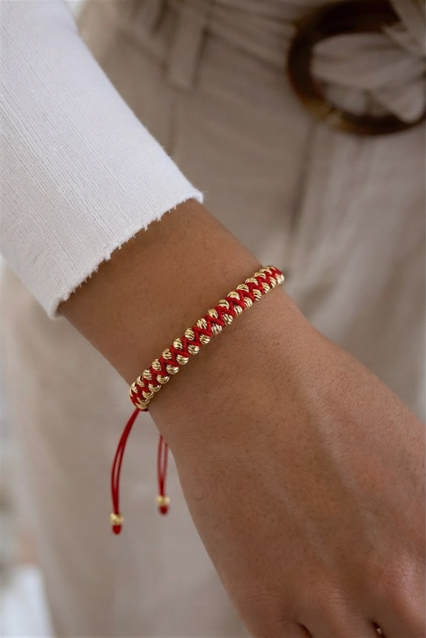Pulsera artesanal sencilla con dos filas de balines y diseño minimalista.