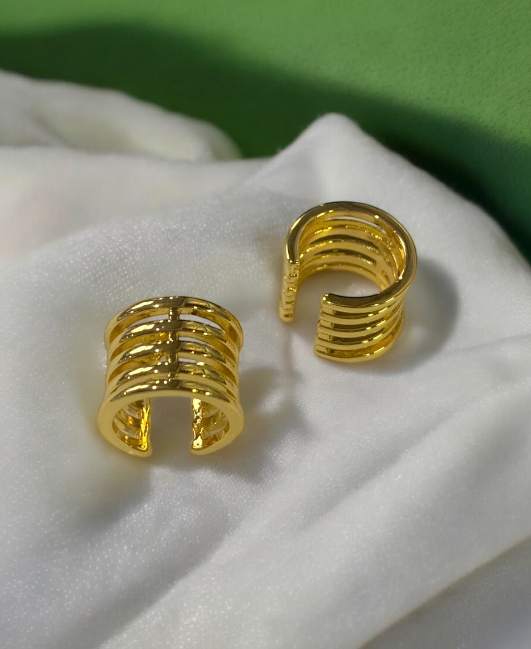 EARCUFF