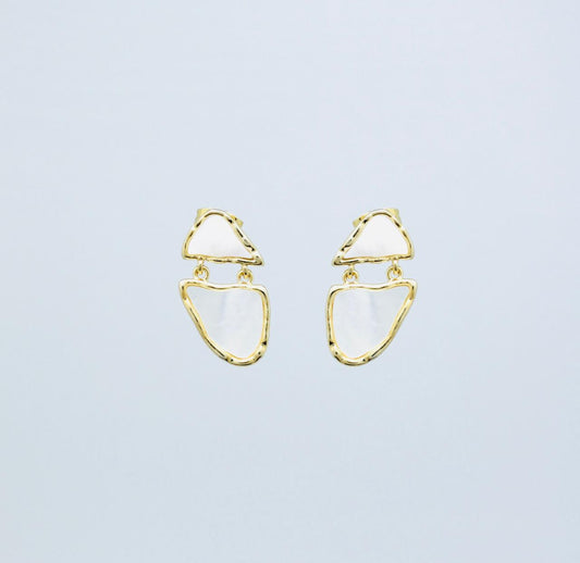 Areta Articulada Nácar A-56EF de 2 cm con microcircones y piezas móviles nacaradas, broche de golpe aro.