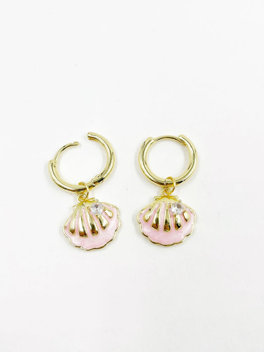 Aretes de rodinado con dije concha rosa pintado y lacado con incrustación de piedra cristal m – Largo 4.0 cm