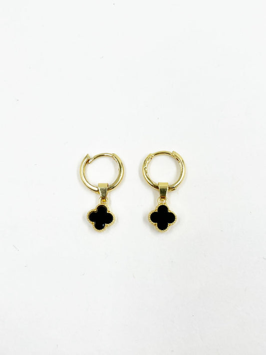 Candonga Trébol rodinada con dije trébol y resina oscura de 2.4 cm