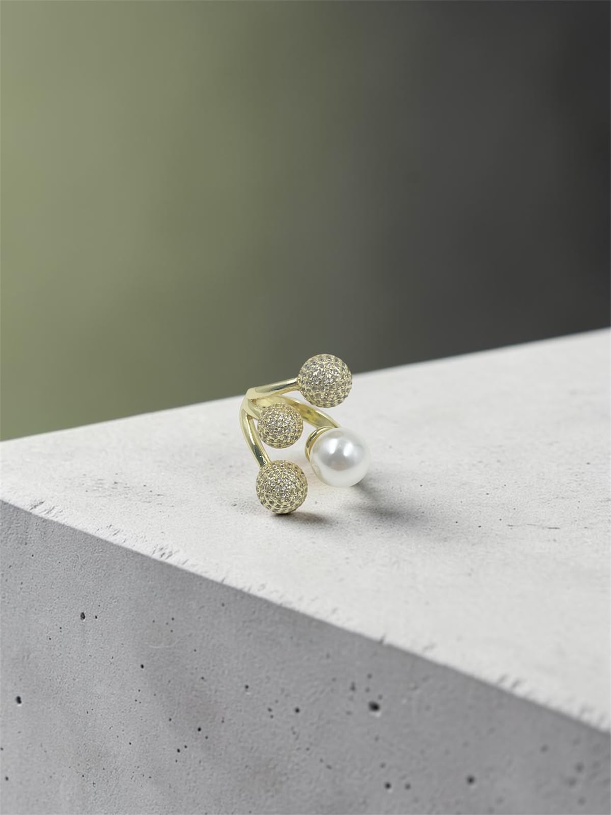 Anillo Balines microcircones y perlados
