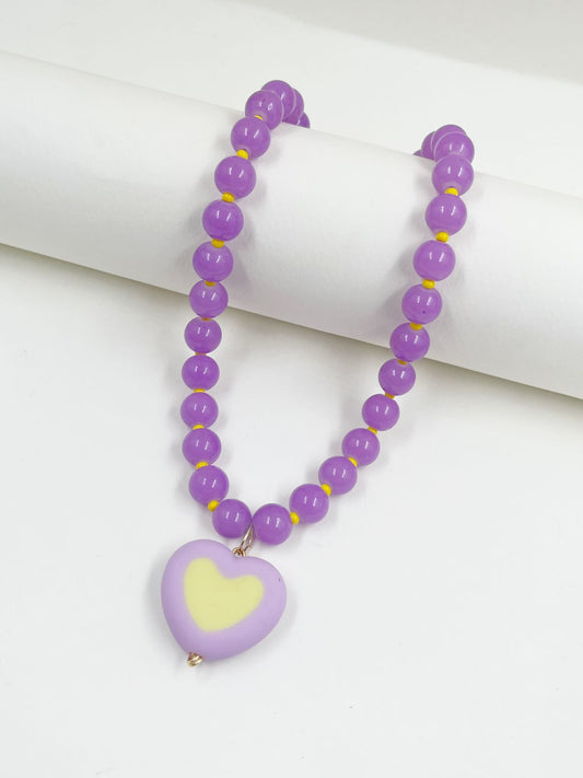 Collar juvenil estilo Y2K con esferas acrílicas, separadores chaquira checa y dije corazón entorchado en gold field – Largo 36+5 cm