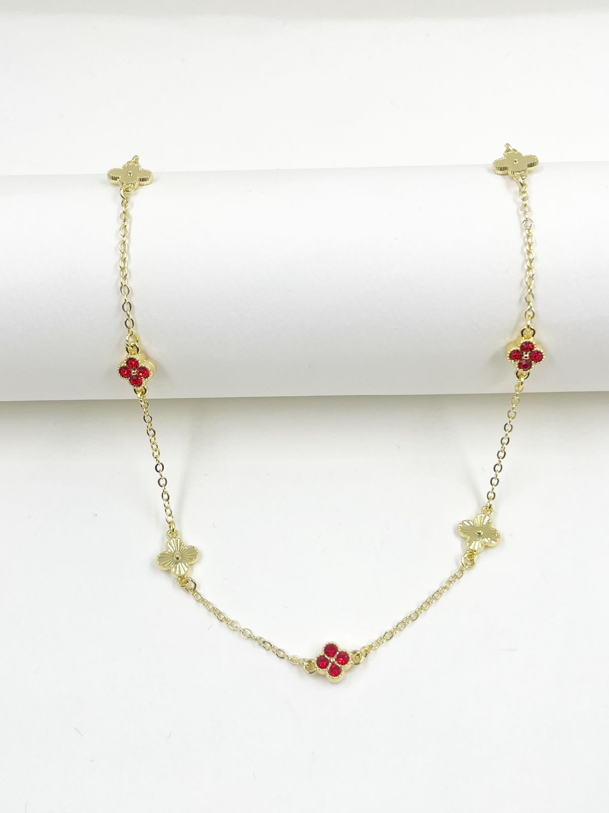 Collar en rodinado con incrustación de cristales en colores y broche pico loro – Largo 45+5 cm