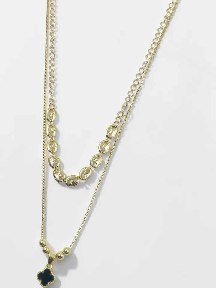 Collar Brillo Cerezado doble con dije de corazón y cereza
Collar femenino con mostacillas checas y dije de cereza con piedras
Collar moderno dorado con diseño doble y dijes románticos