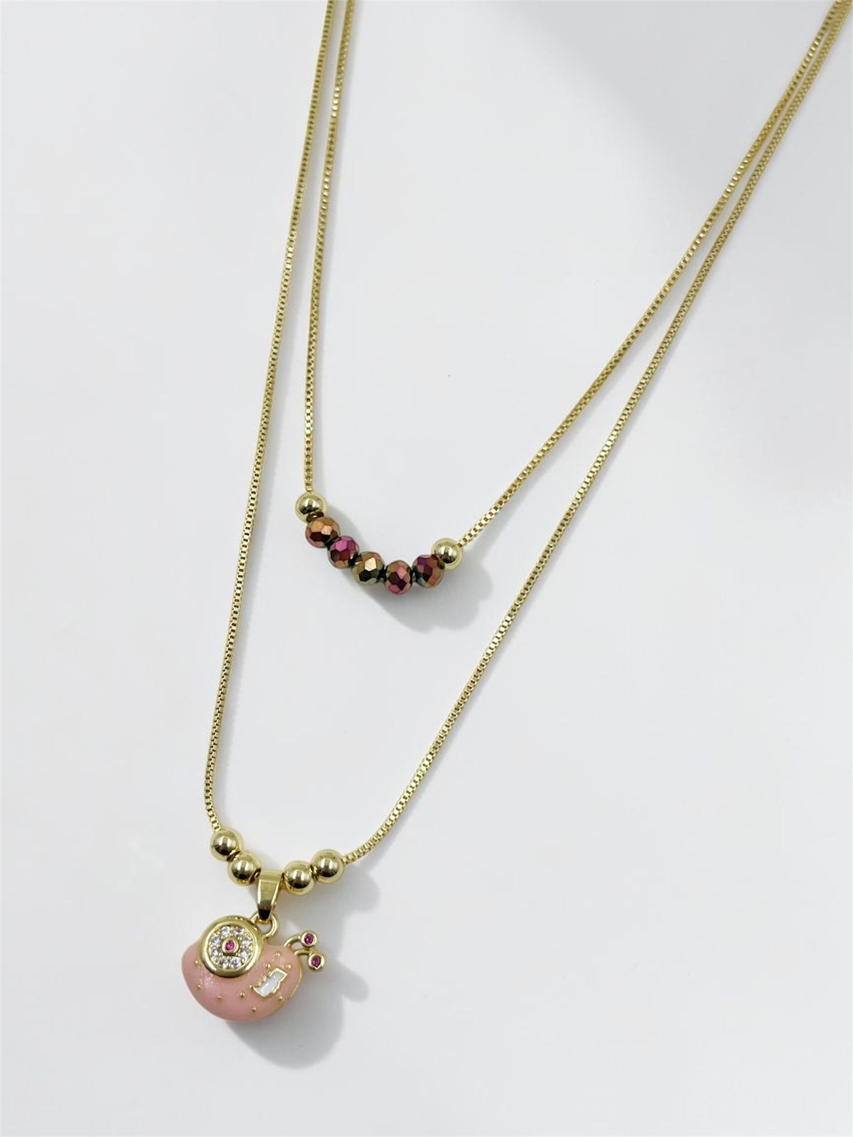 "Collar Murano y Caracol con dije rodinado pintado y microcircones"

"Collar artesanal con cadenas rodinadas y balines"