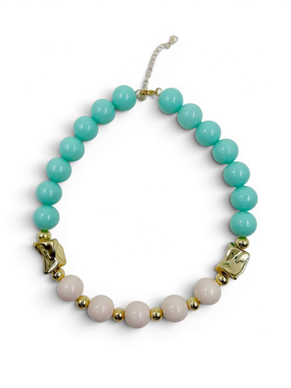 Collar Chunky Caramelo con esferas de diferentes tamaños, detalles de acabado orgánico y cierre ajustable para mujer.