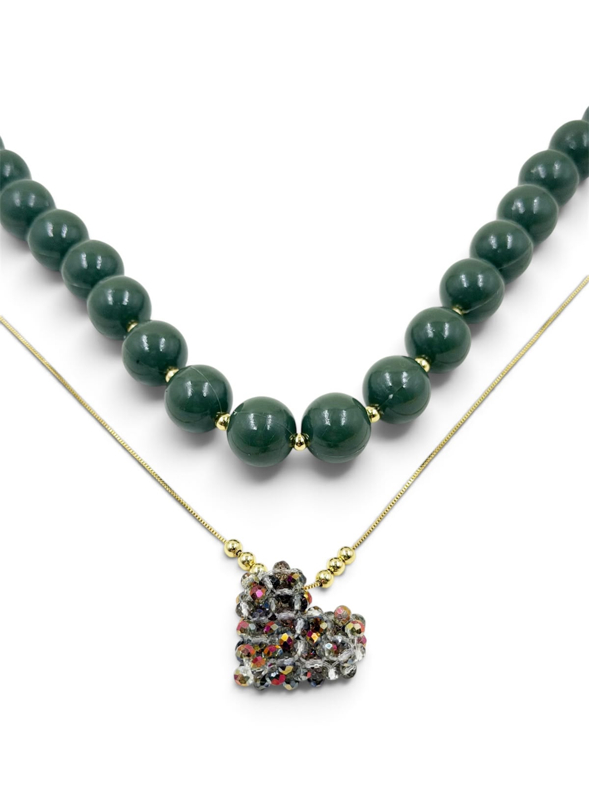 Collar de dos piezas con collar chunky y dije de corazón tejido con diseño artesanal y detalles brillantes.
