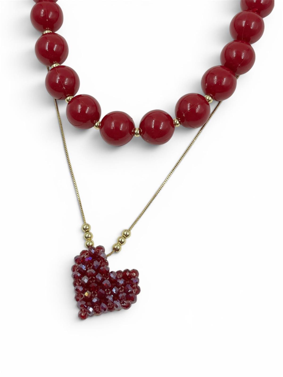 Collar de dos piezas con collar chunky y dije de corazón tejido con diseño artesanal y detalles brillantes.