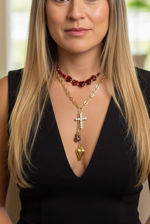 Collar Cruz de Amor Sagrado con corazones, cruz y dije decorativo