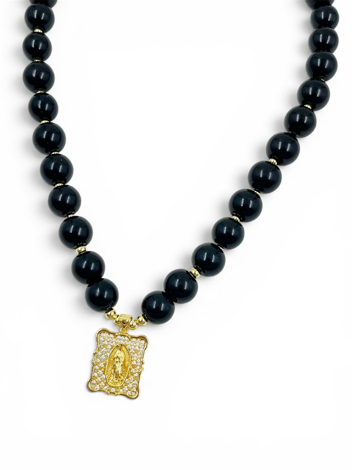 Collar Guadalupana Lux con dije decorativo de diseño clásico y estilo elegante para mujer.