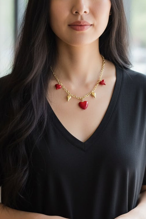 Collar Loves And Loves con corazones y dijes decorativos