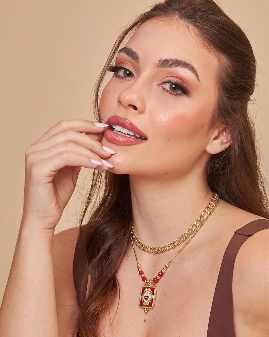 Collar Doble Sagrado Corazón con diseño de dos niveles y dije central decorativo de estilo clásico para mujer.