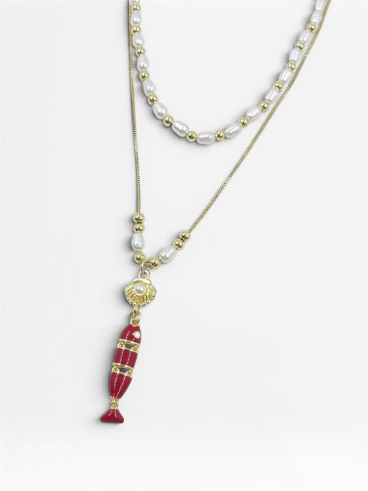 Collar Koi Perlado Gold de doble capa con perlas ovaladas, pez articulado y concha con perla incrustada.
