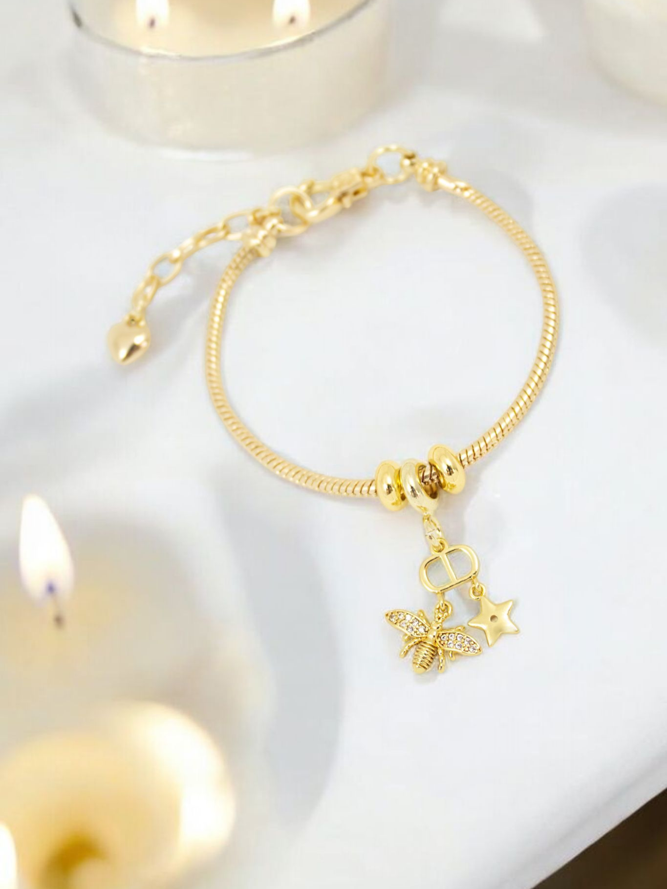 Pulsera Honey Guaya Dorada rodinada con multi dijes pintados y cadena ajustable
