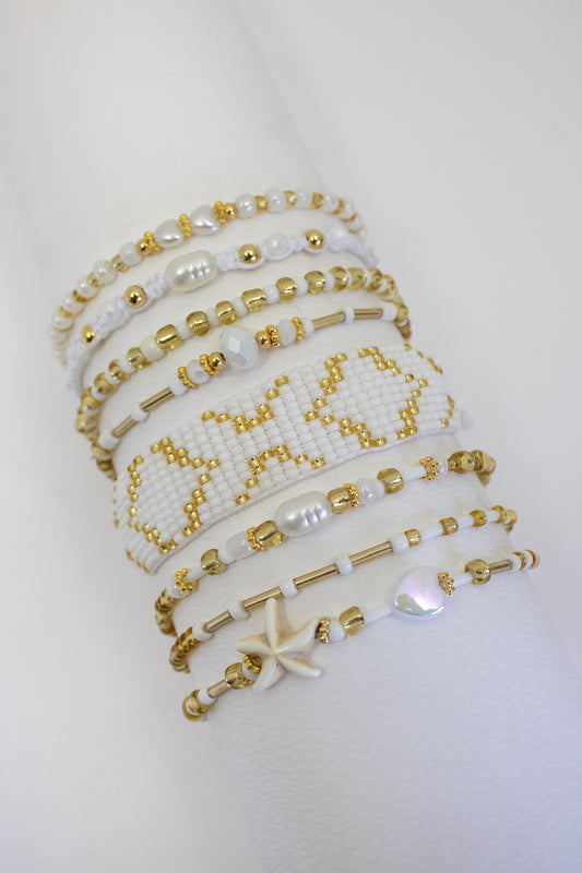 #PulseraCoralBlanco
#PulseraArtesanal
#JoyeríaArtesanal
#MostacillaCheca
#CristalesMurano
#EstrellaFósil
#AccesoriosColombia
#PulserasExclusivas
#HechoAMano
